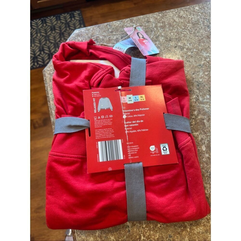 NWT Serra Valentine’s Day XOXO Sweatshirt Women’s M 8-10 Red Limited Edition Ald - Picture 3 of 3